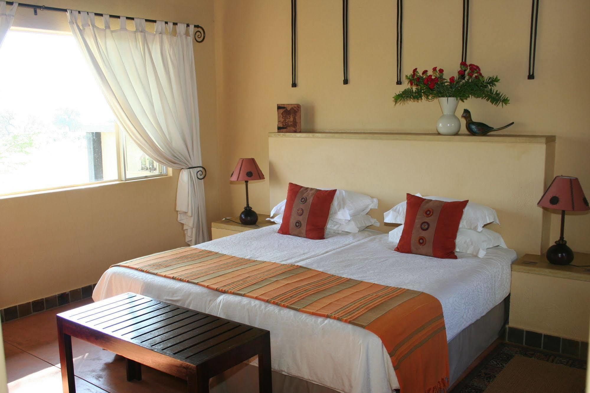 Lodge Mohlabetsi Safari