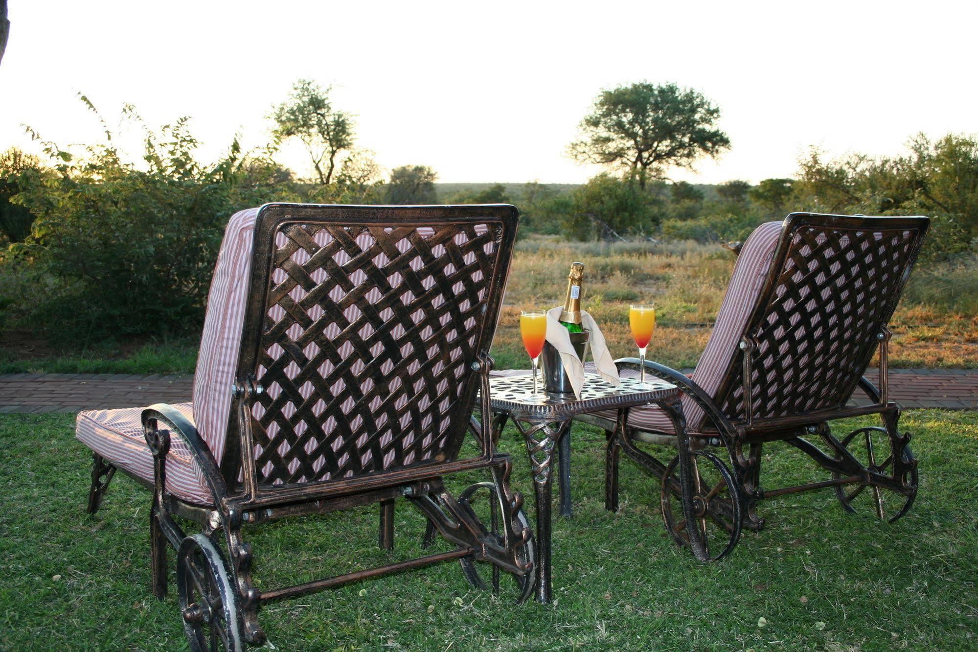 Mohlabetsi Safari *